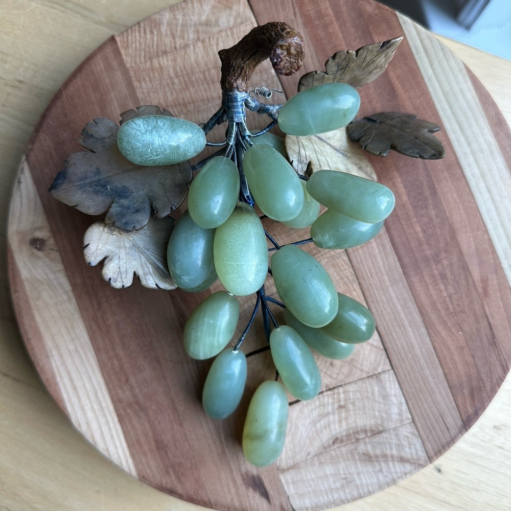 Vintage‎ MCM Jade Quartz Stone Green Grape Cluster 7.5 Inch Carved Leave